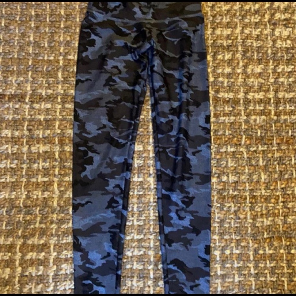 Athletic pants